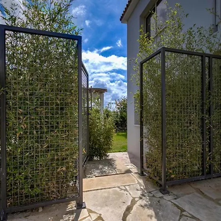 Villa Ezoria Escape *